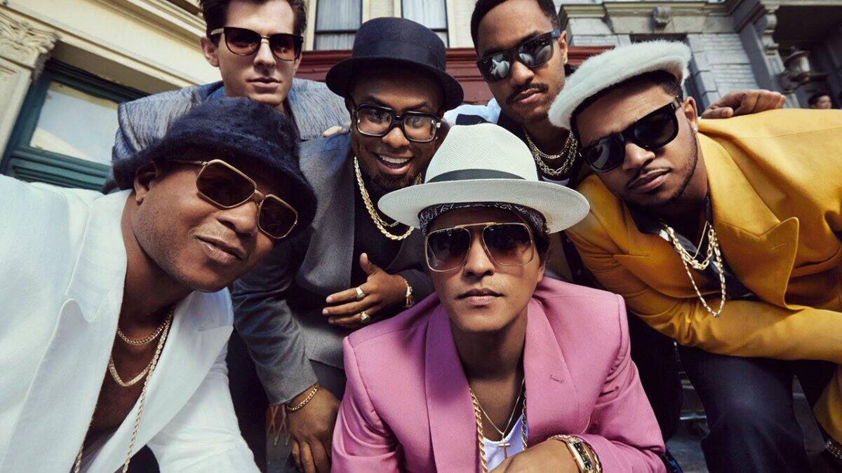 Bruno Mars y Marc Ronson compusieron uno de los temas del año con "Utpown Funk"