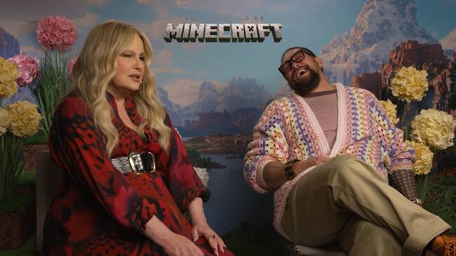 Jennifer Coolidge y Jason Momoa en su entrevista con LOS40 por 'Una Película de Minecraft'. / LOS40