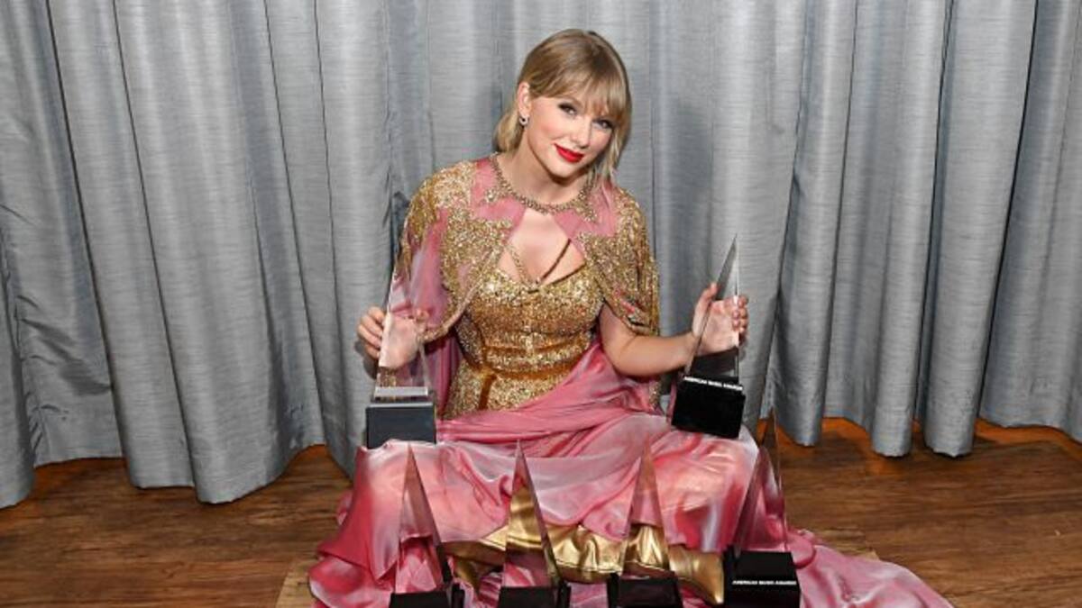 Taylor Swift hace historia en unos American Music Awards donde también destacaron Selena Gomez y Billie Eilish