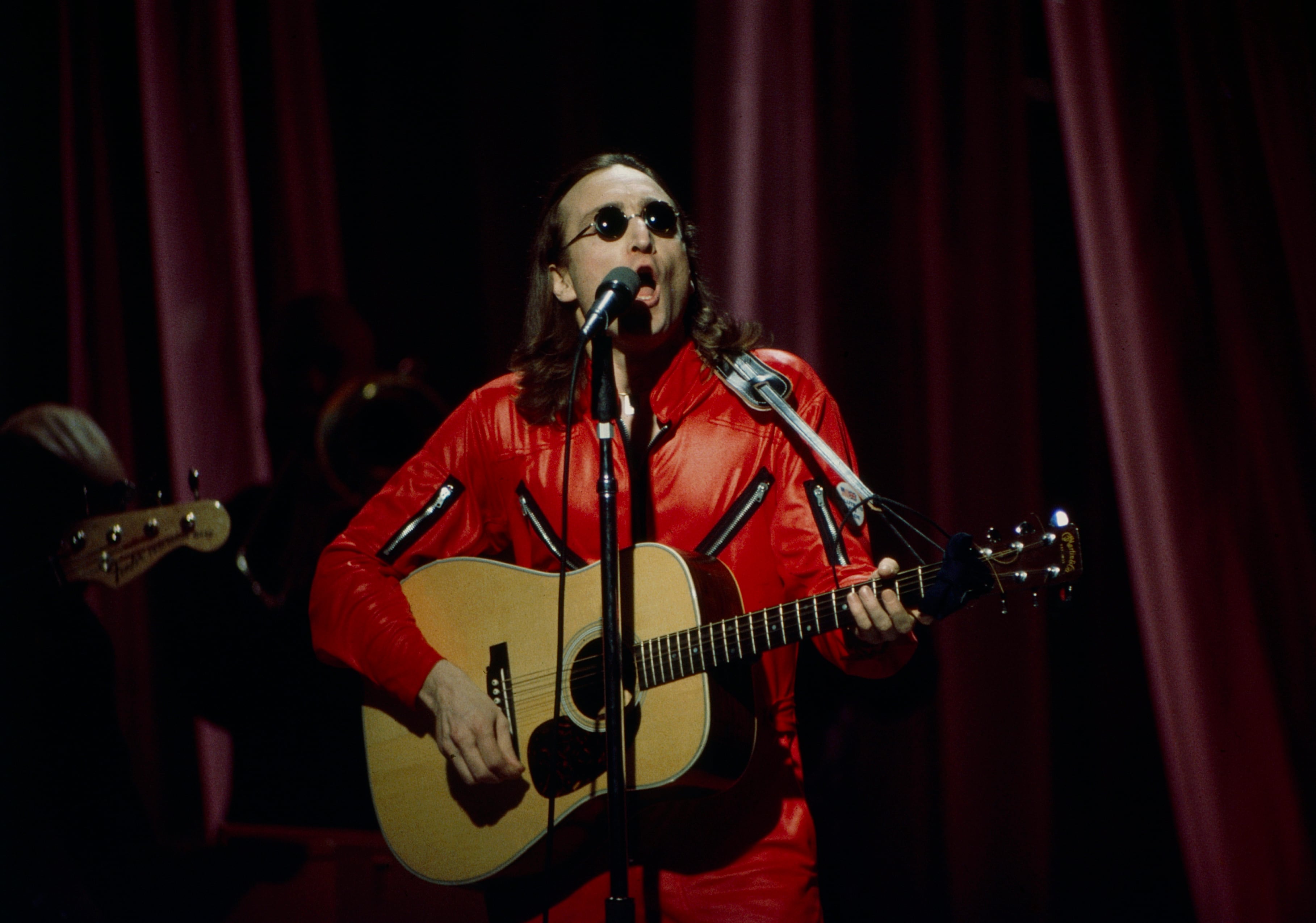 John Lennon actuando en su última perfomance televisada &#039;Salute to Sir Lew - The Master Showman&#039;