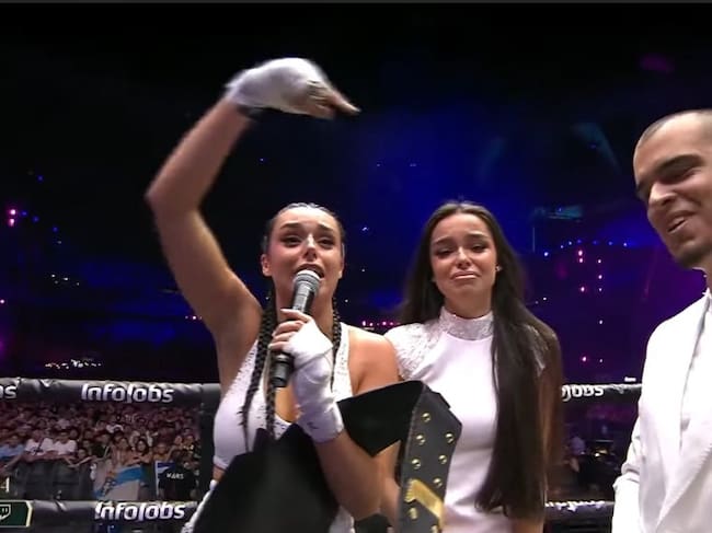 Marta Díaz junto a su hermana en La Velada del Año VI