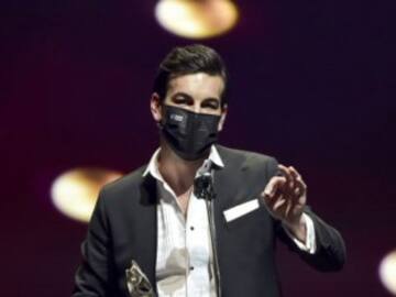 Mario Casas incendia las redes con su look en ‘El Hormiguero’ y se le compara con un príncipe Disney