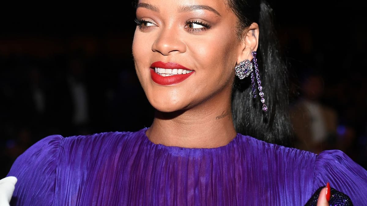 Rihanna cumple con la tradición y bromea sobre su disco en 2021