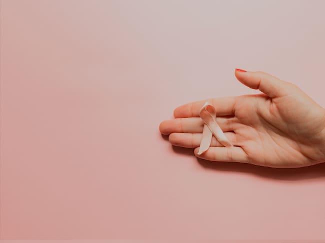 Lazo rosa en referencia a la lucha contra el cáncer de mama