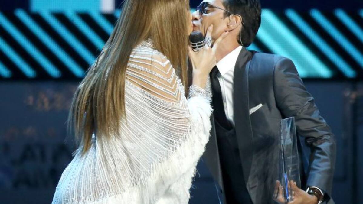El beso de JLo y Marc Anthony o el desliz de DVicio, en los Grammy Latinos 2016