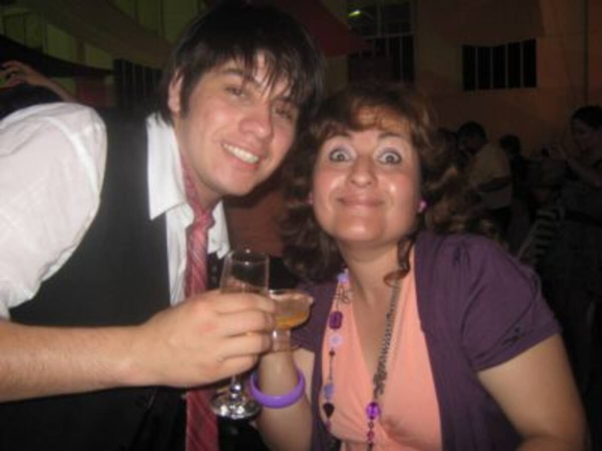 Marisa y su hijo de fiesta
