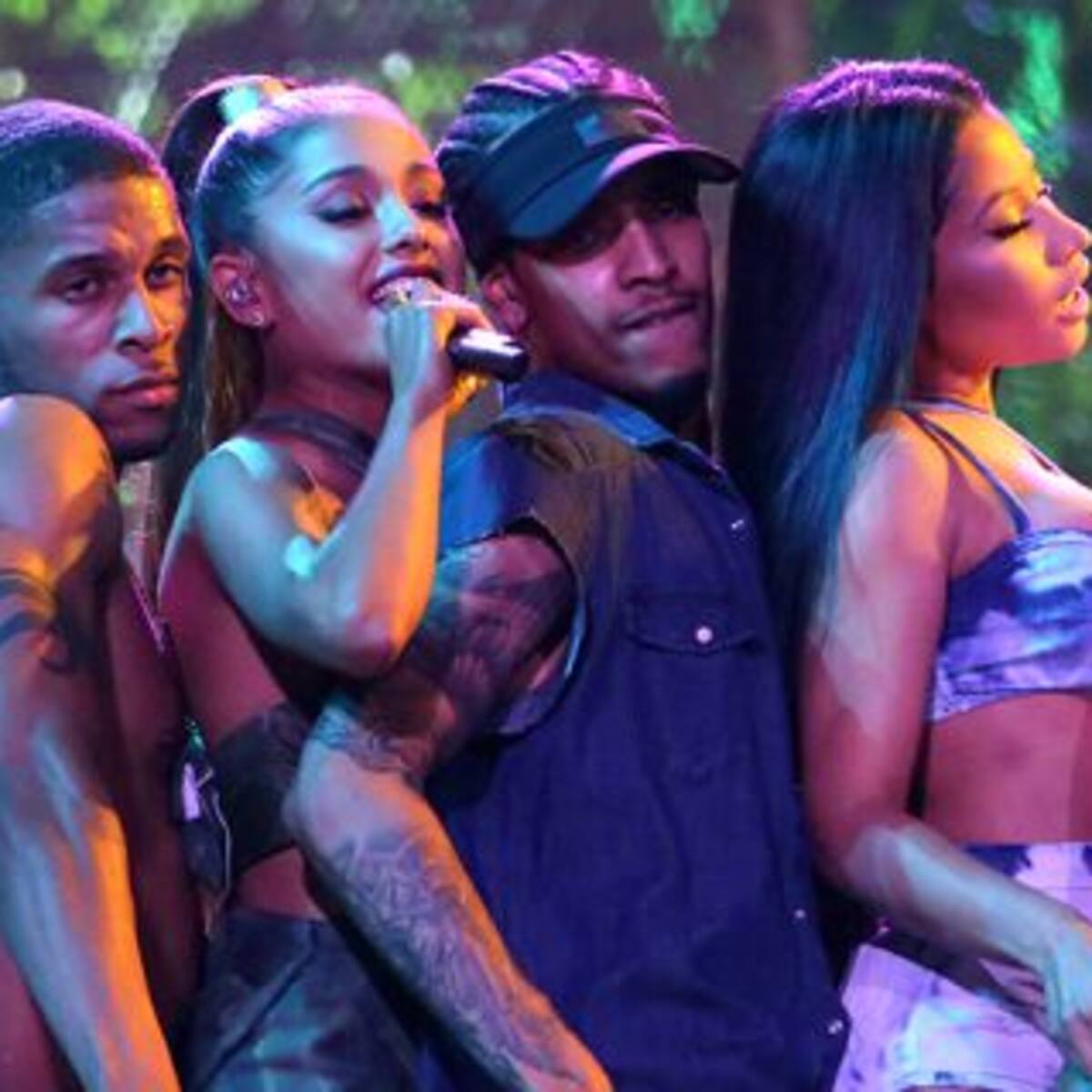 Ariana Grande se llevó el premio a la mejor artista del año