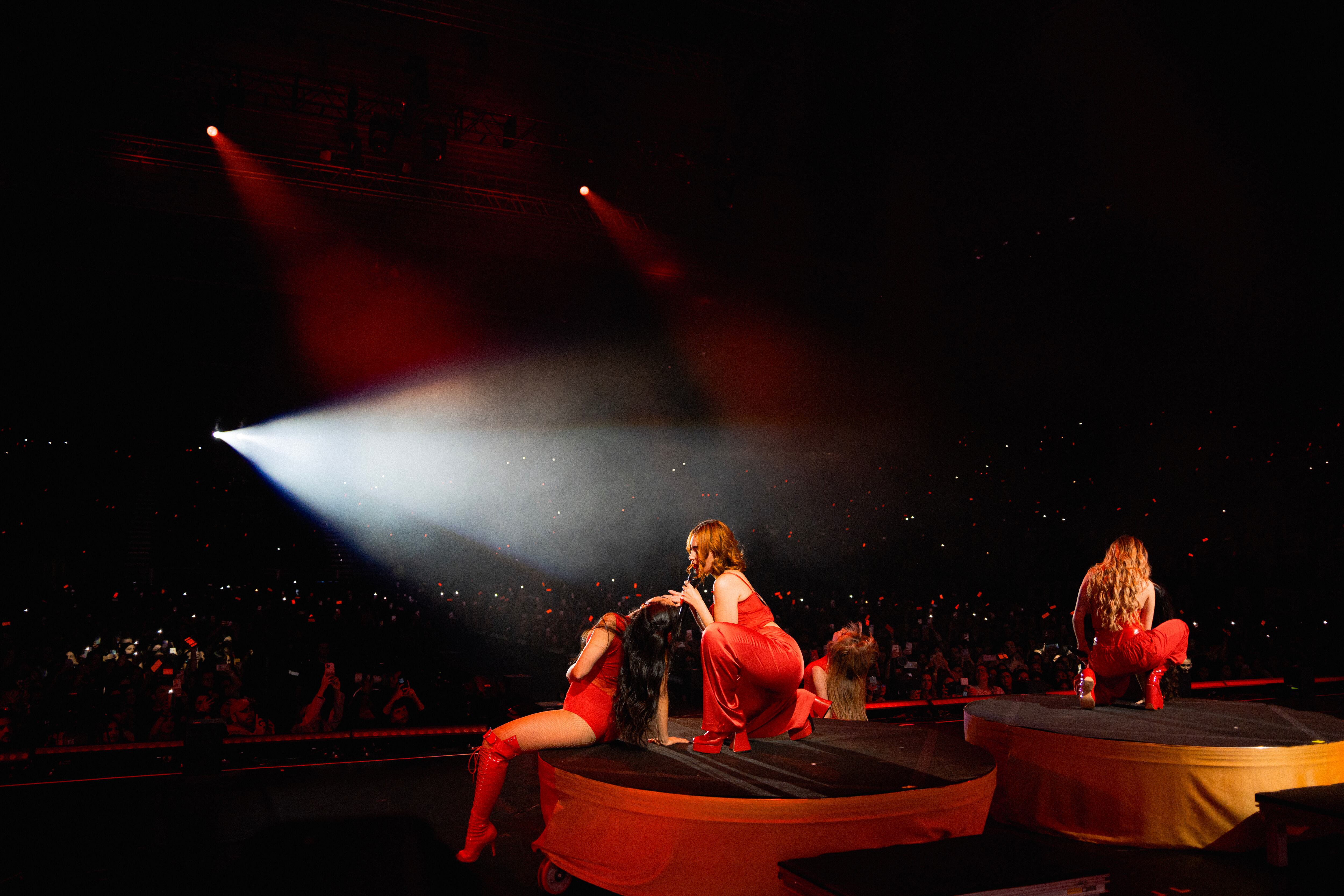 Las chicas de 'Padam padam' nos regalaron algo más que una actuación espectacular... ¡EL BESO!