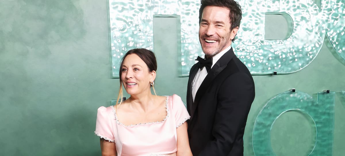 Kaley Cuoco y Tom Pelphrey en los Premios Emmy 2026