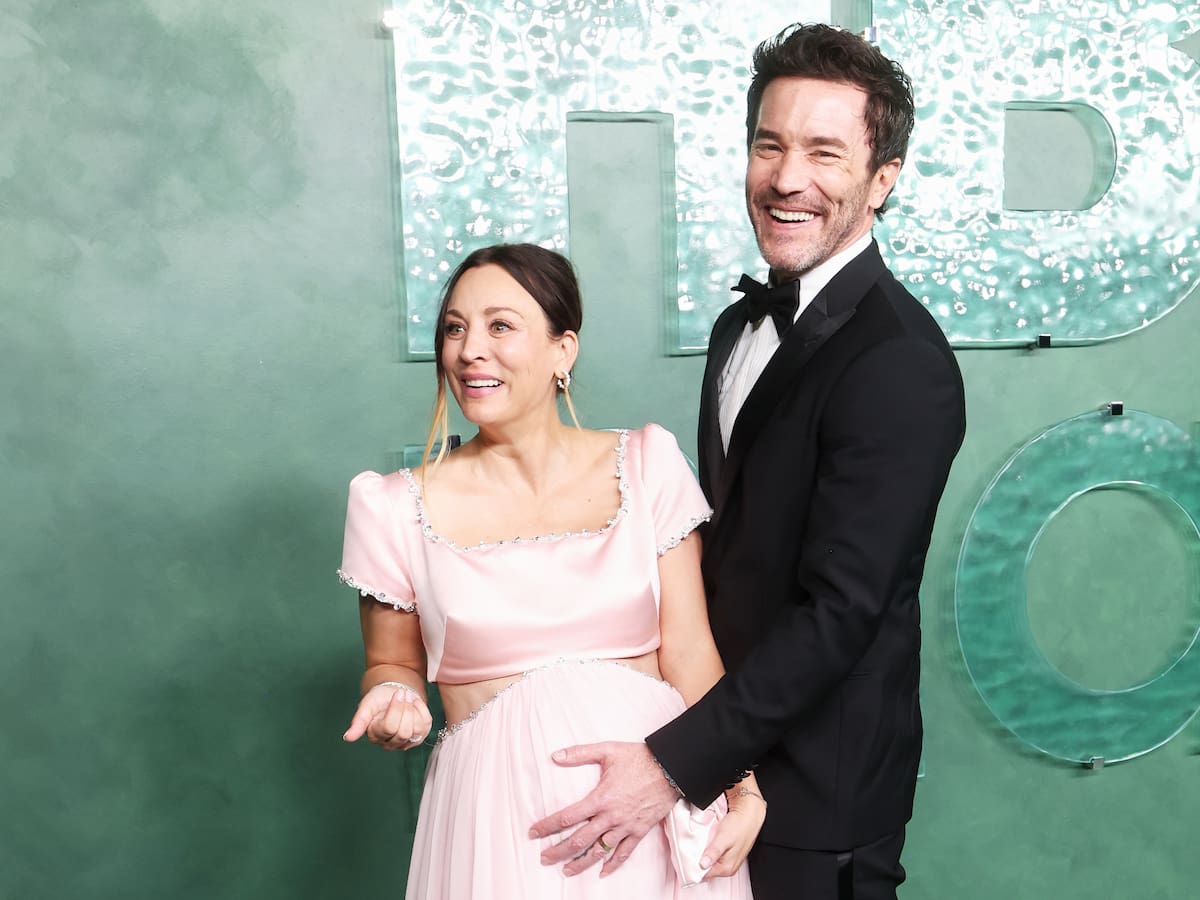 El discurso de Tom Pelphrey en los Emmy 2026 que hizo llorar a Kaley Cuoco: "Es la joya de la corona de mi vida"