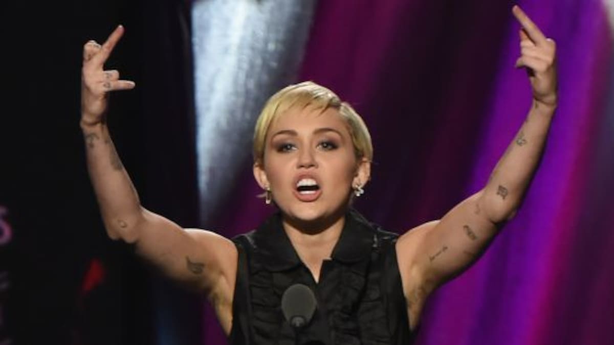 Miley Cyrus no se depila y se viste onda trash