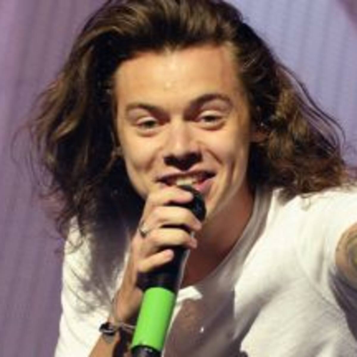 Harry Styles otra vez cayéndose en el escenario