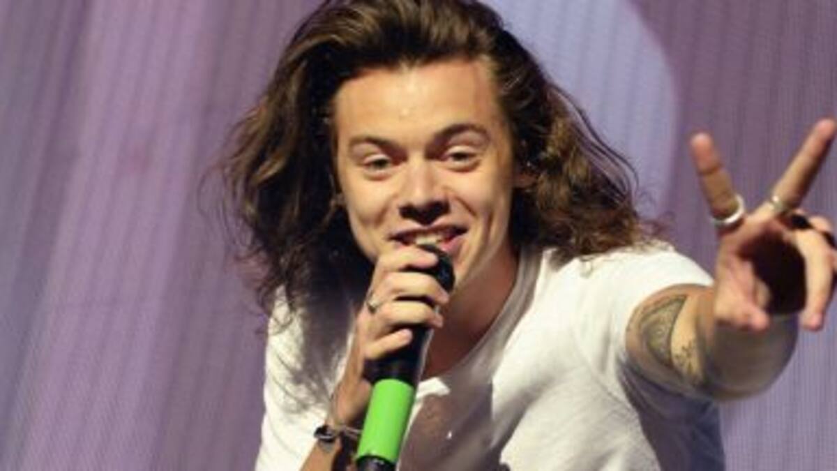 Harry Styles otra vez cayéndose en el escenario