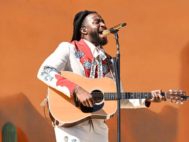 Shaboozey también llenó de sorpresas su actuación en la que aparecieron por sorpresa Noah Cyrus o el actor de Power Rangers, RJ Cyler.