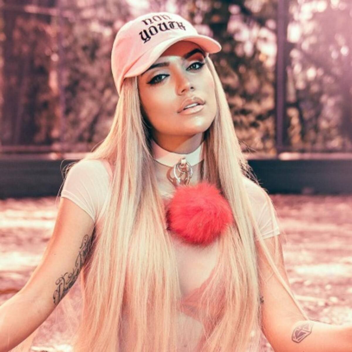 Karol G se une a JBalvin y a Nicky Jam para Mi Cama Remix