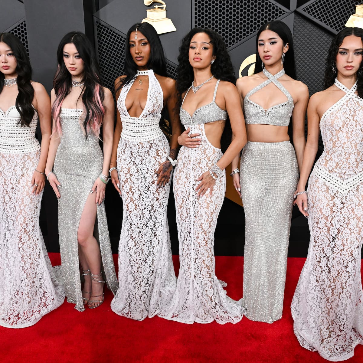 ¿Es la Mona Lisa la nueva inspiración de KATSEYE?