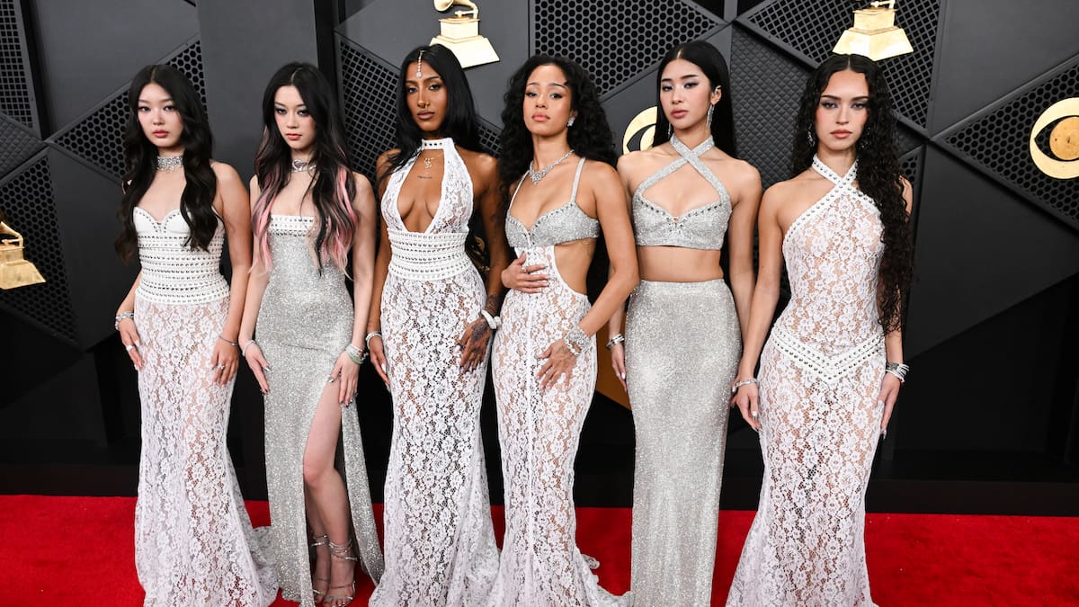 ¿Es la Mona Lisa la nueva inspiración de KATSEYE?