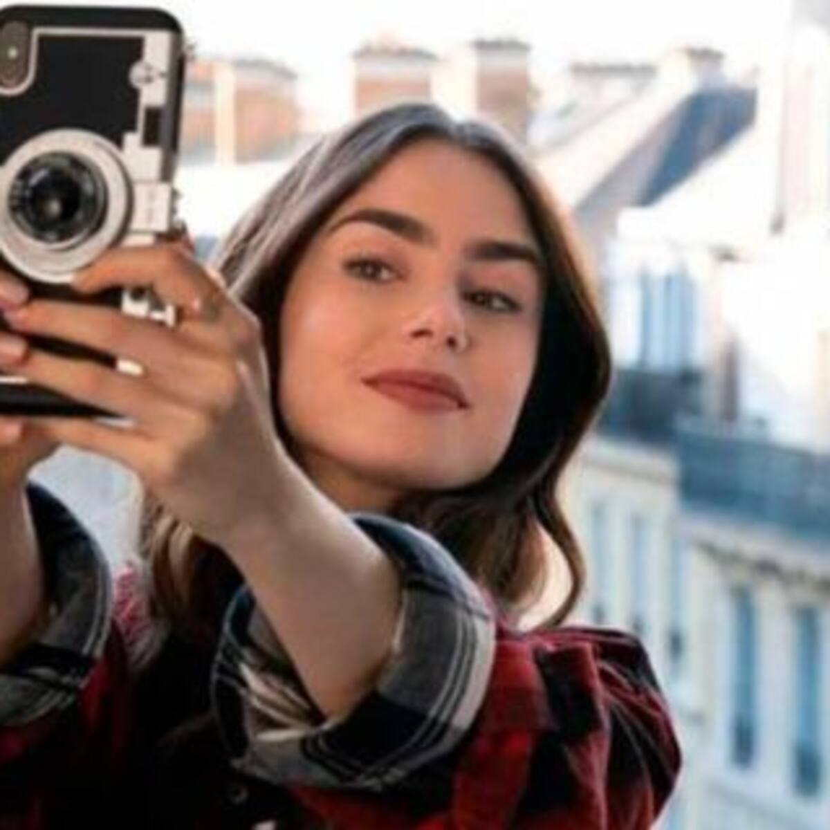 ¿Cuánto gana Lily Collins por su papel en "Emily en Paris"?