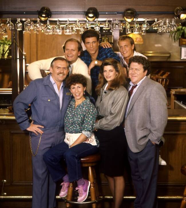 Los protagonistas de 'Cheers'.