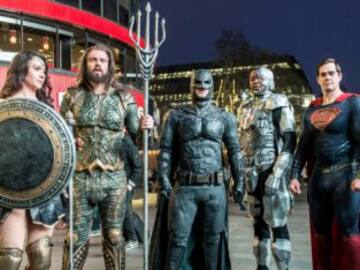 DC se fija en Marvel para el futuro, resucita a Superman y entierra definitivamente a Batgirl