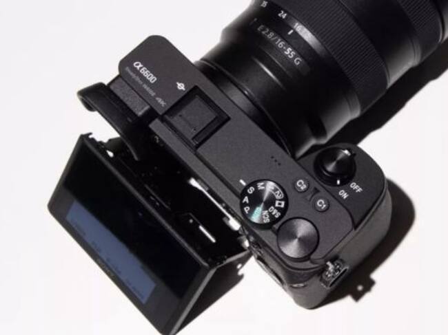 A6600 con pantalla abatible