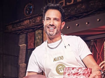 Alejandro Estrada ya le comenta las fotos a compañera de MasterChef Celebrity ¿Quién es?