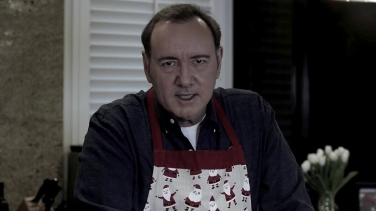Kevin Spacey reaparece para defenderse de denuncias sexuales al estilo de Frank Underwood