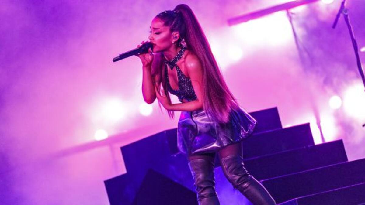 La foto de Ariana Grande besando a otra mujer