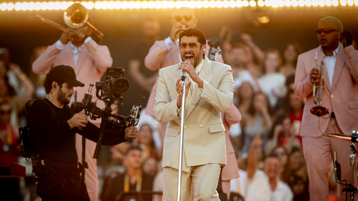 Bad Bunny regala a Barcelona tres canciones sorpresa en su primer concierto del 'DeBÍ TiRAR MáS FOToS World Tour' en España