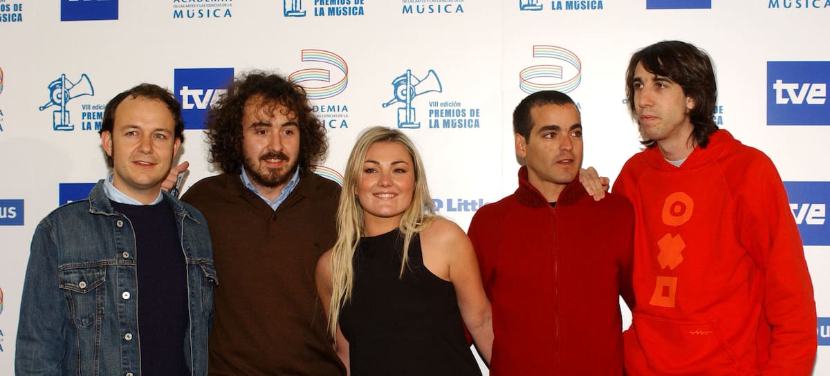 La Oreja de Van Gogh, en una alfombra roja de 2004.