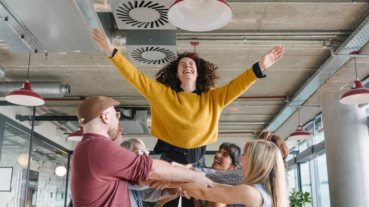 ¿Qué es lo que realmente nos hace felices? Un estudio de la Universidad de Harvard revela el factor clave