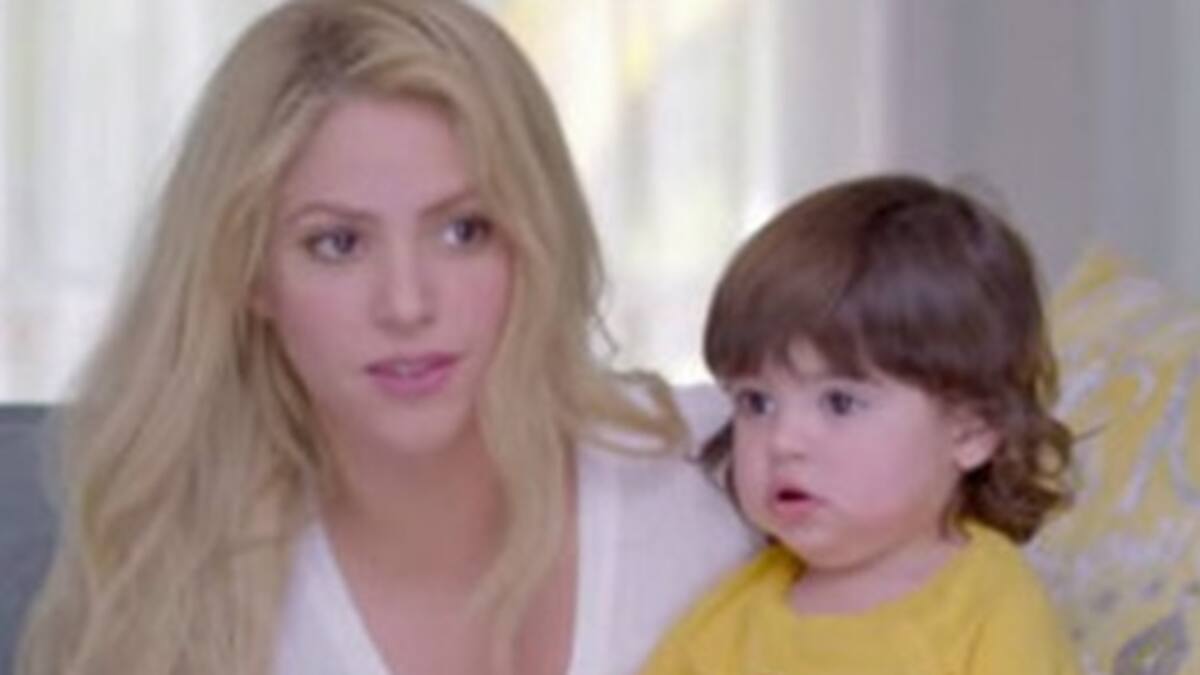 Shakira le enseña a su hijo a tocar la batería