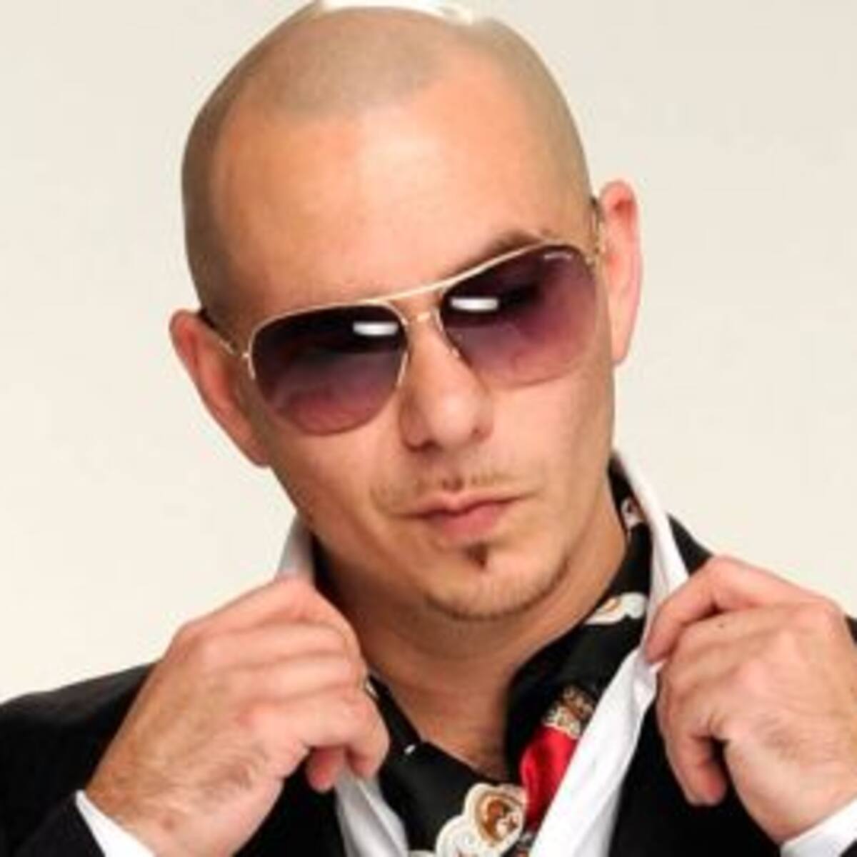 Pitbull desmiente su calvicie