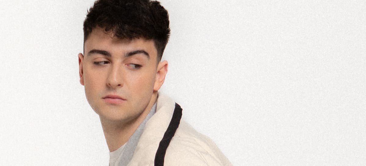 Juanjo Bona en el photoshoot oficial de su primer álbum, 'Recardelino'. / Universal Music / GTS