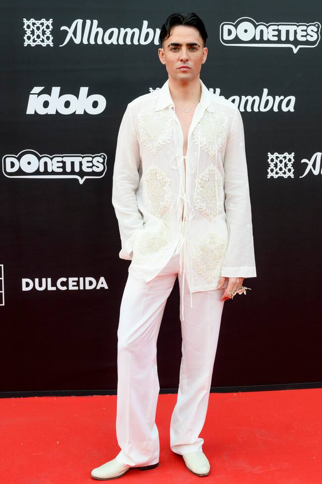 Si Dulceida organiza esta gala no podía faltar uno de sus mejores amigos que no fue el que más destacó con su look, pero era imprescindible.