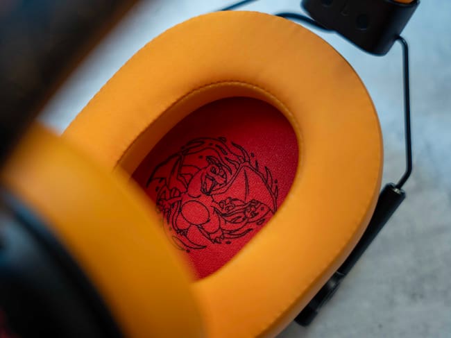 Razer viste de fuego sus BlackShark V3 X HyperSpeed con la nueva edición Charizard