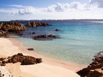 La impresionante isla cerquita de España con un solo residente: cero turistas por este motivo