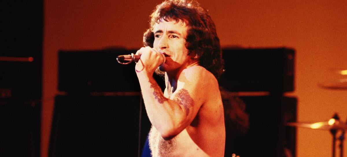 Bon Scott, cantante de AC/DC, en Hollywood, California, en 1977.