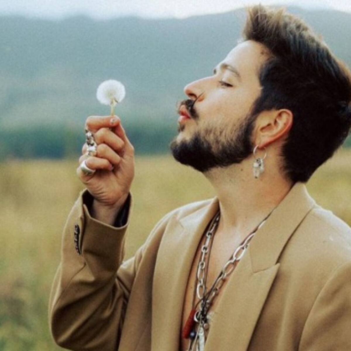 Camilo lanza su segundo álbum MIS MANOS