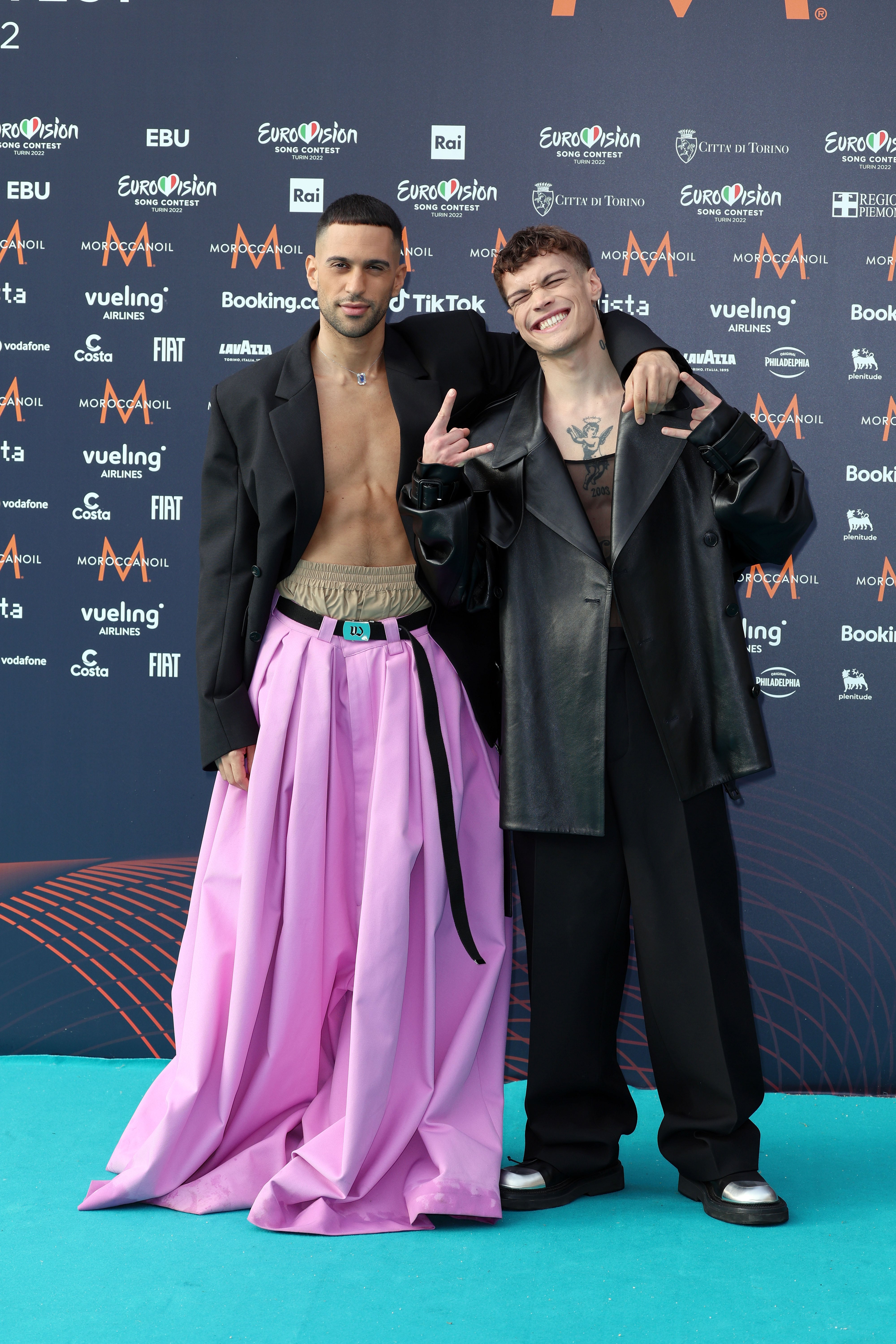 Mahmood y BLANCO en la alfombra turquesa de Eurovisión 2022