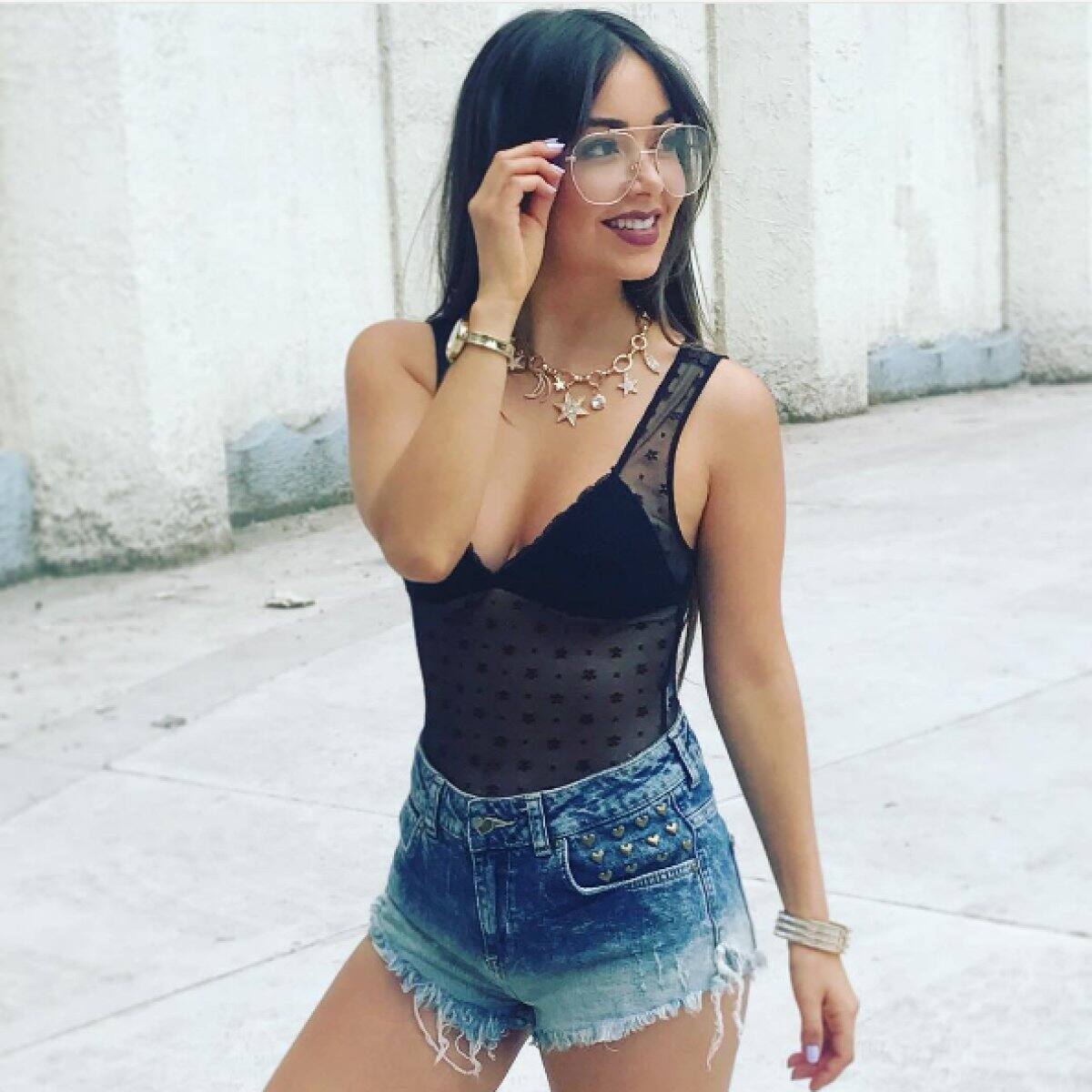 Repasemos los looks de Caeli