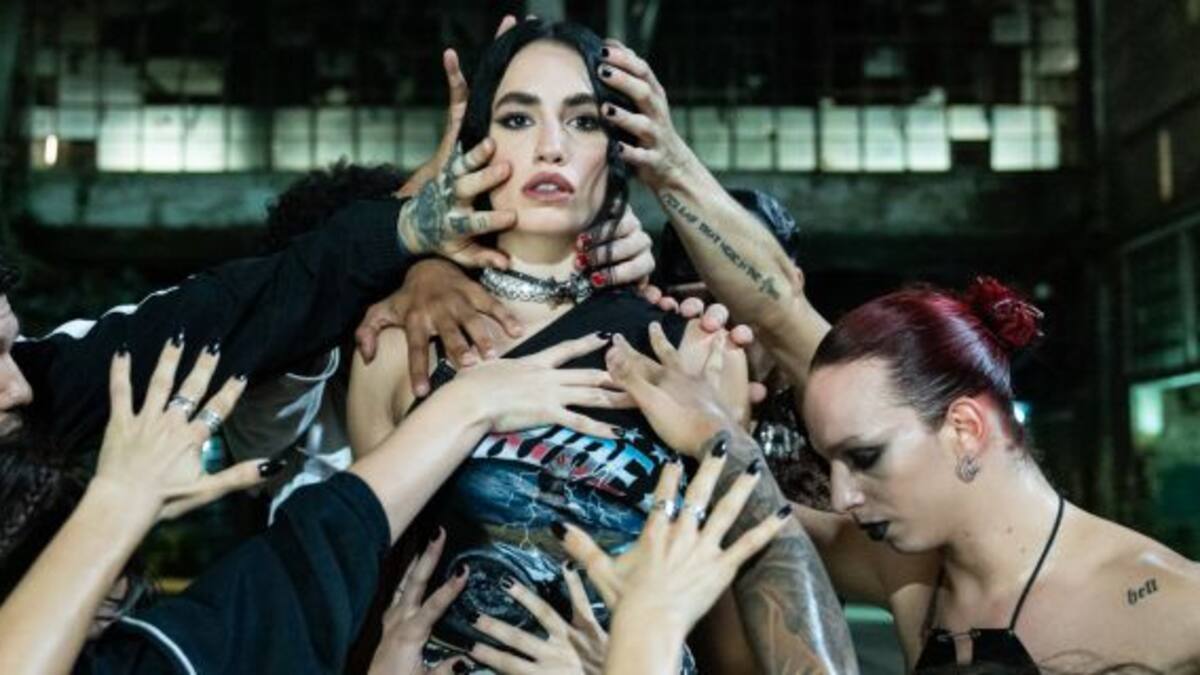 Lali lanzó su nuevo disco "NO VAYAS A ATENDER CUANDO EL DEMONIO LLAMA"