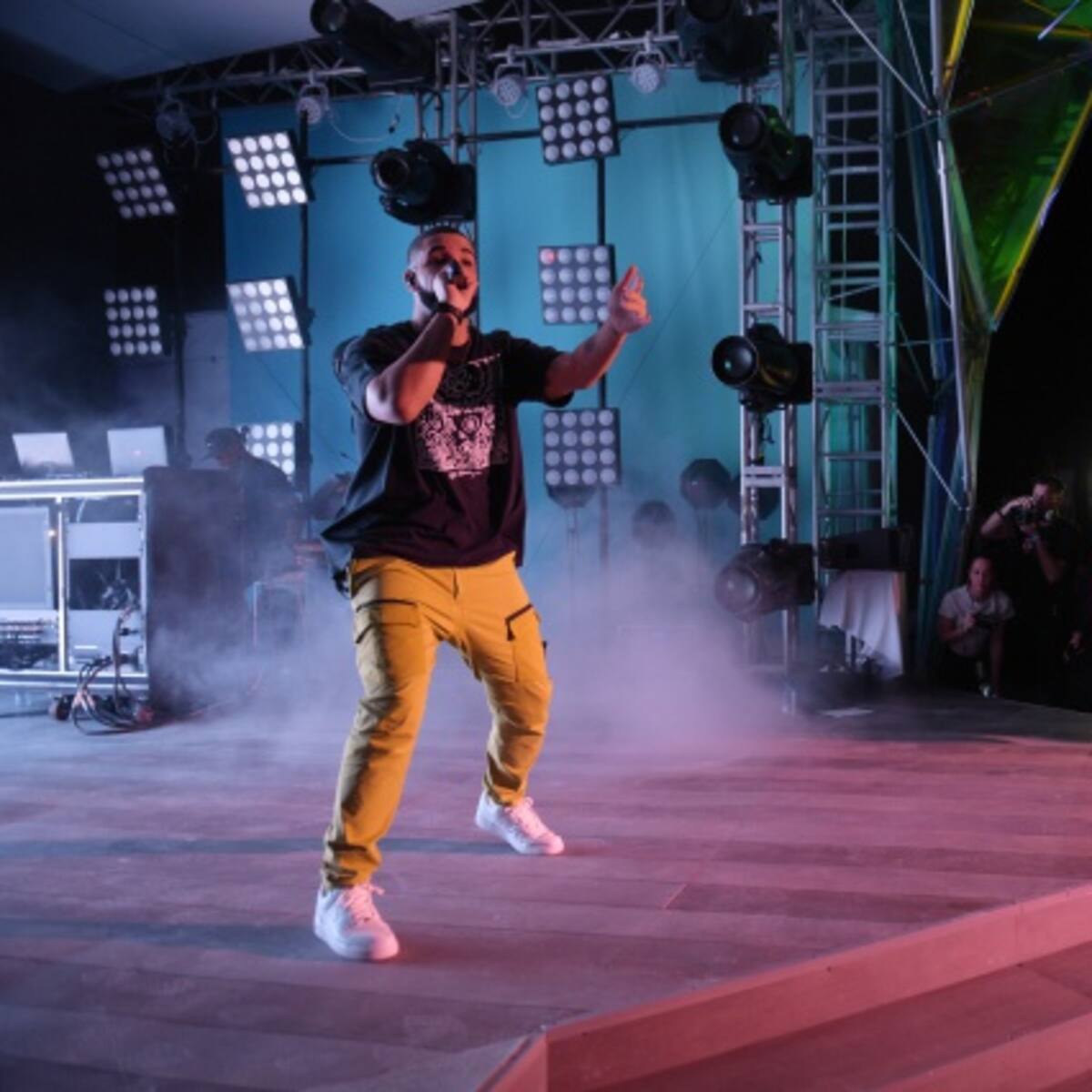 Drake estrena dos canciones
