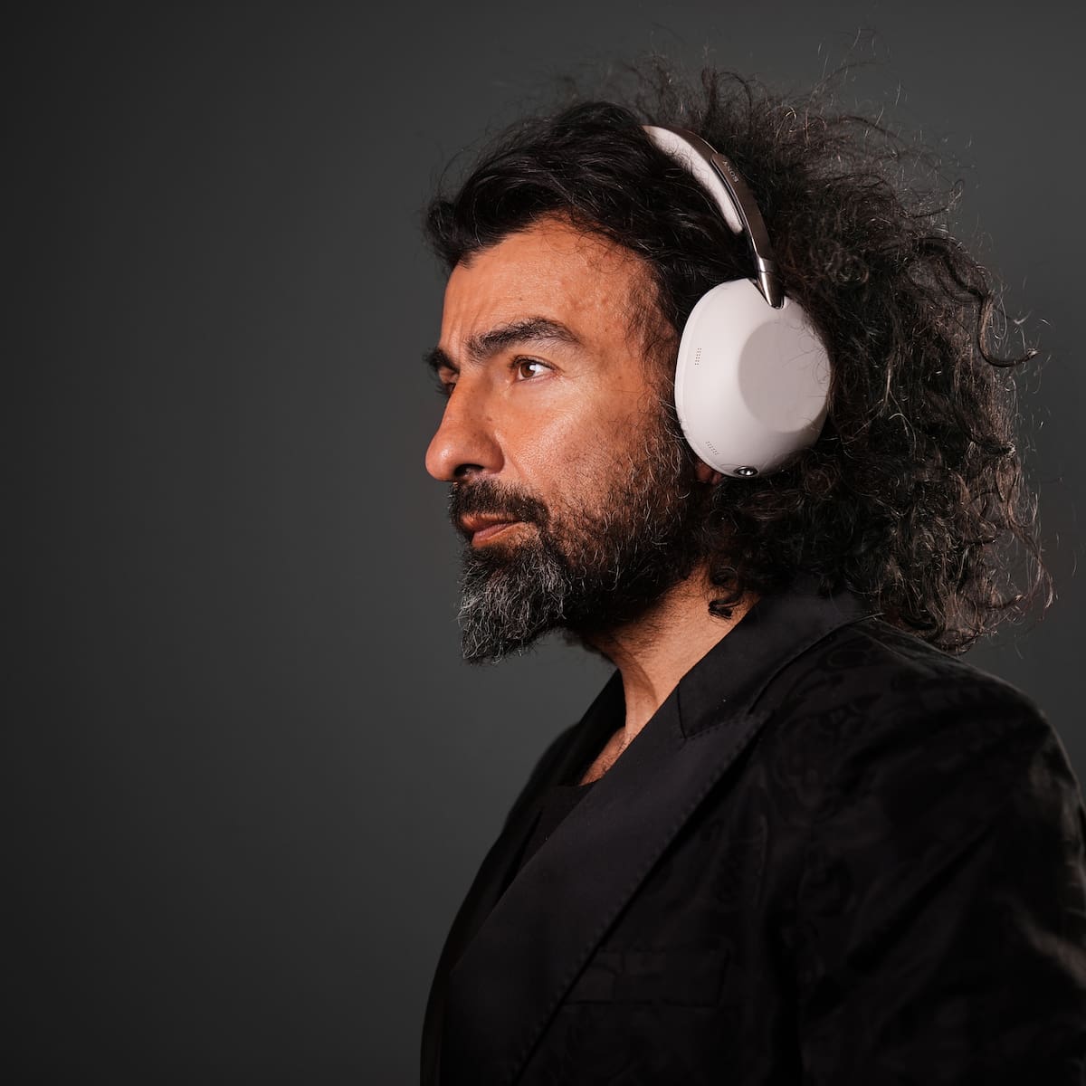 Ara Malikian sabe que unos buenos auriculares también sirven para escuchar el silencio
