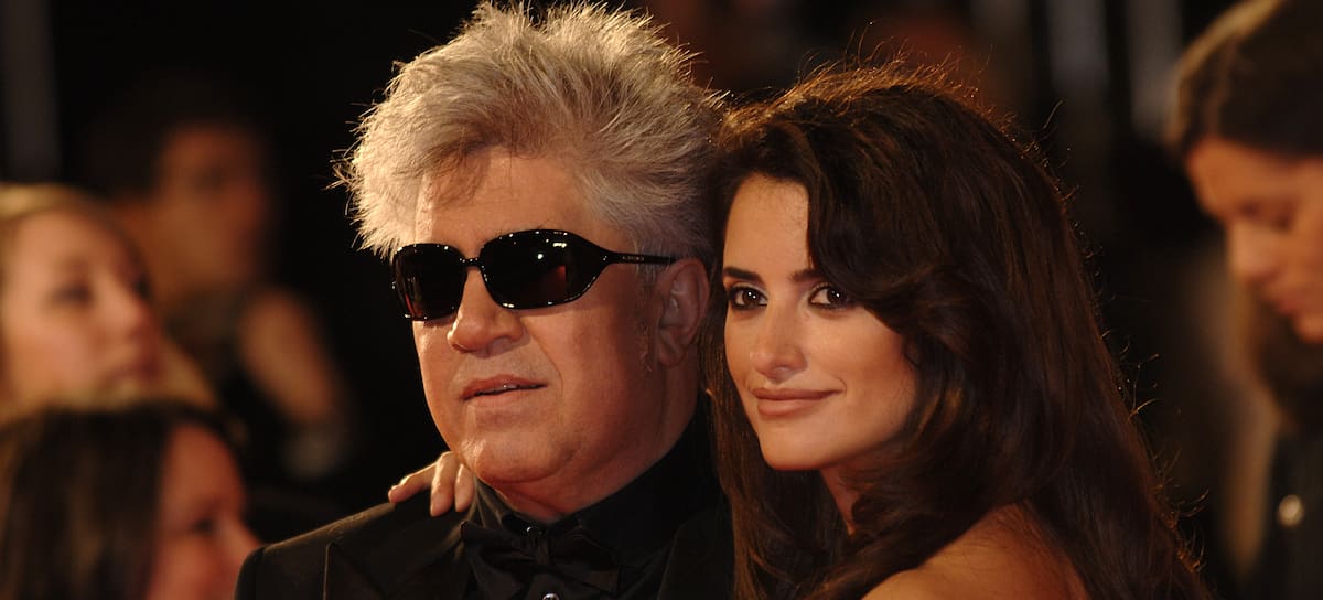 Pedro Almodóvar y Penélope Cruz llegan a la entrega de los premios BAFTA (Orange British Academy Film Awards) de 2007 en la Royal Opera House de Covent Garden, en el centro de Londres. (Foto de Yui Mok - PA Images/PA Images vía Getty Images)