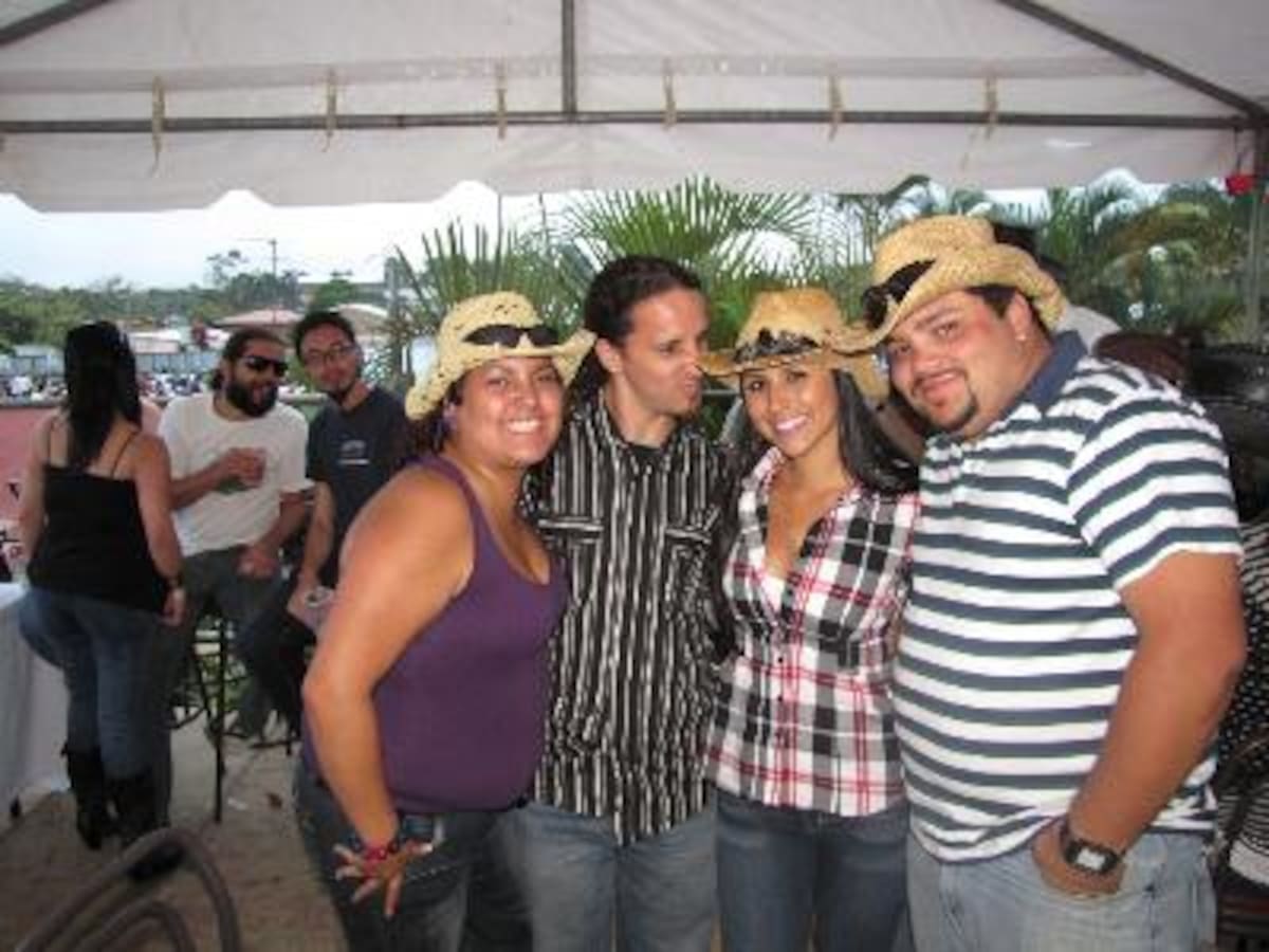 Gaby, Pelaez, Nicole y Tavo