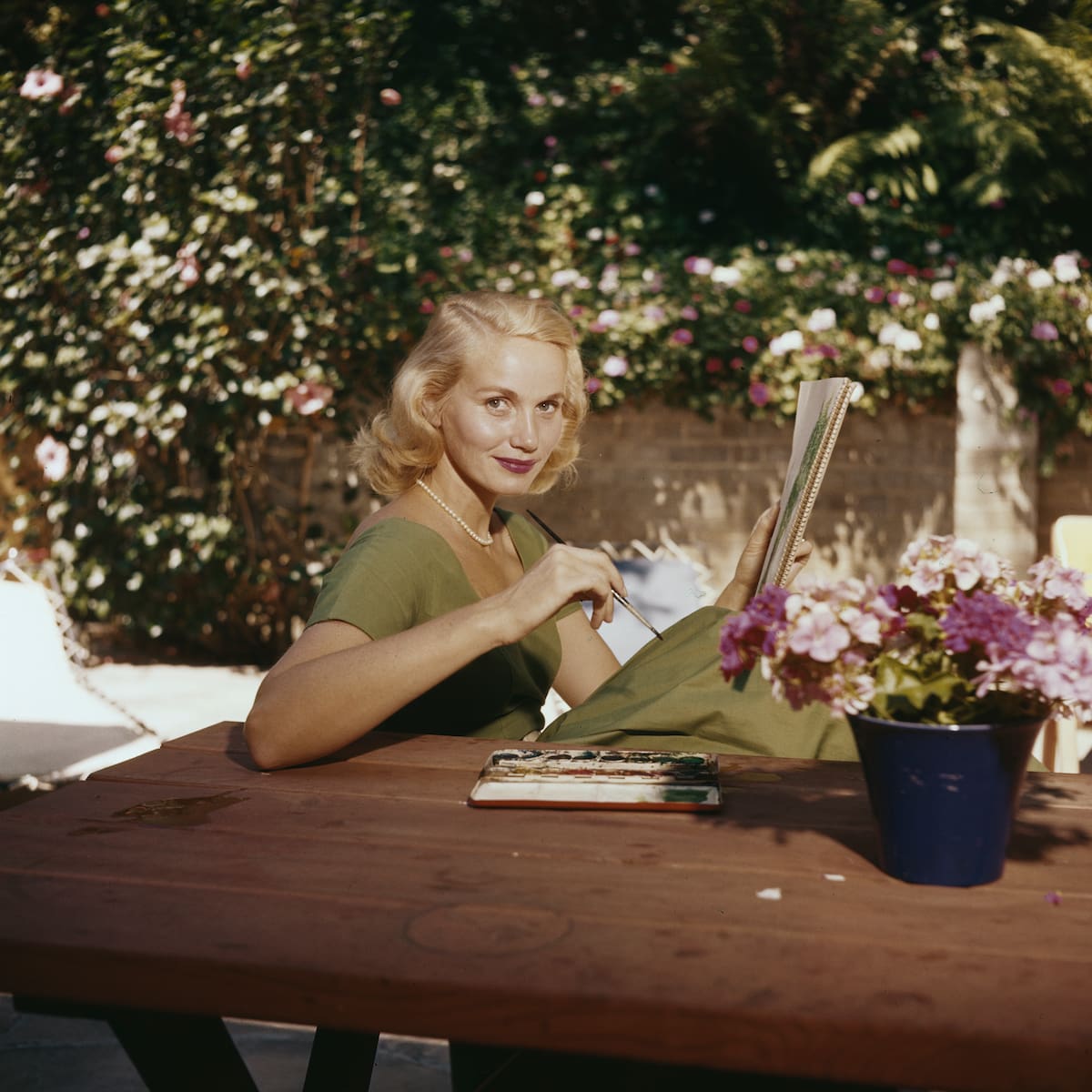 Muere la actriz Eva Marie Saint, estrella de 'Con la muerte en los talones' de Hitchcock, a los 102 años