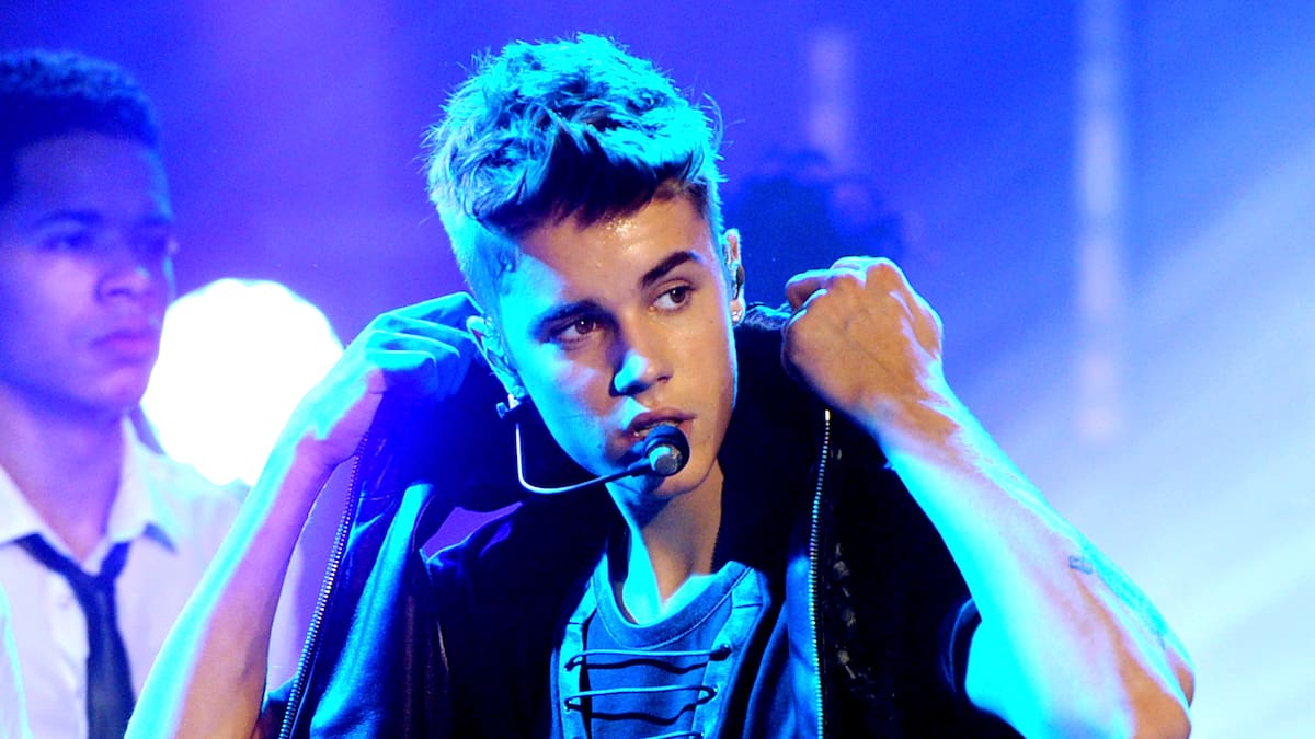 Justin Bieber visitó el escondite de Ana Frank y su mensaje de 20 palabras desencadenó toda una tormenta mediática