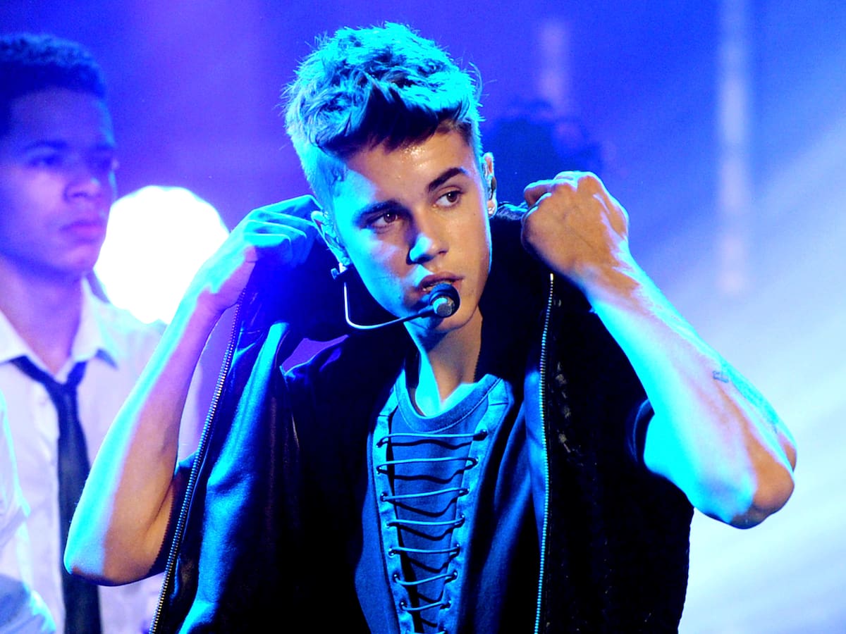 Justin Bieber visitó el escondite de Ana Frank y su mensaje de 20 palabras desencadenó toda una tormenta mediática