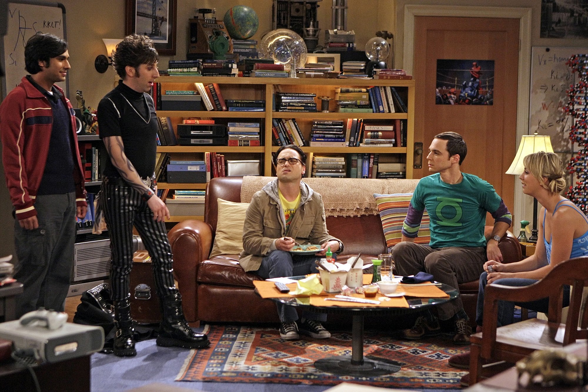 Raj (Kunal Nayyar), Howard (Simon Helberg), Leonard (Johnny Galecki), Sheldon (Jim Parsons) y Penny (Kaley Cuoco en &#039;The Big Bang Theory&#039;.